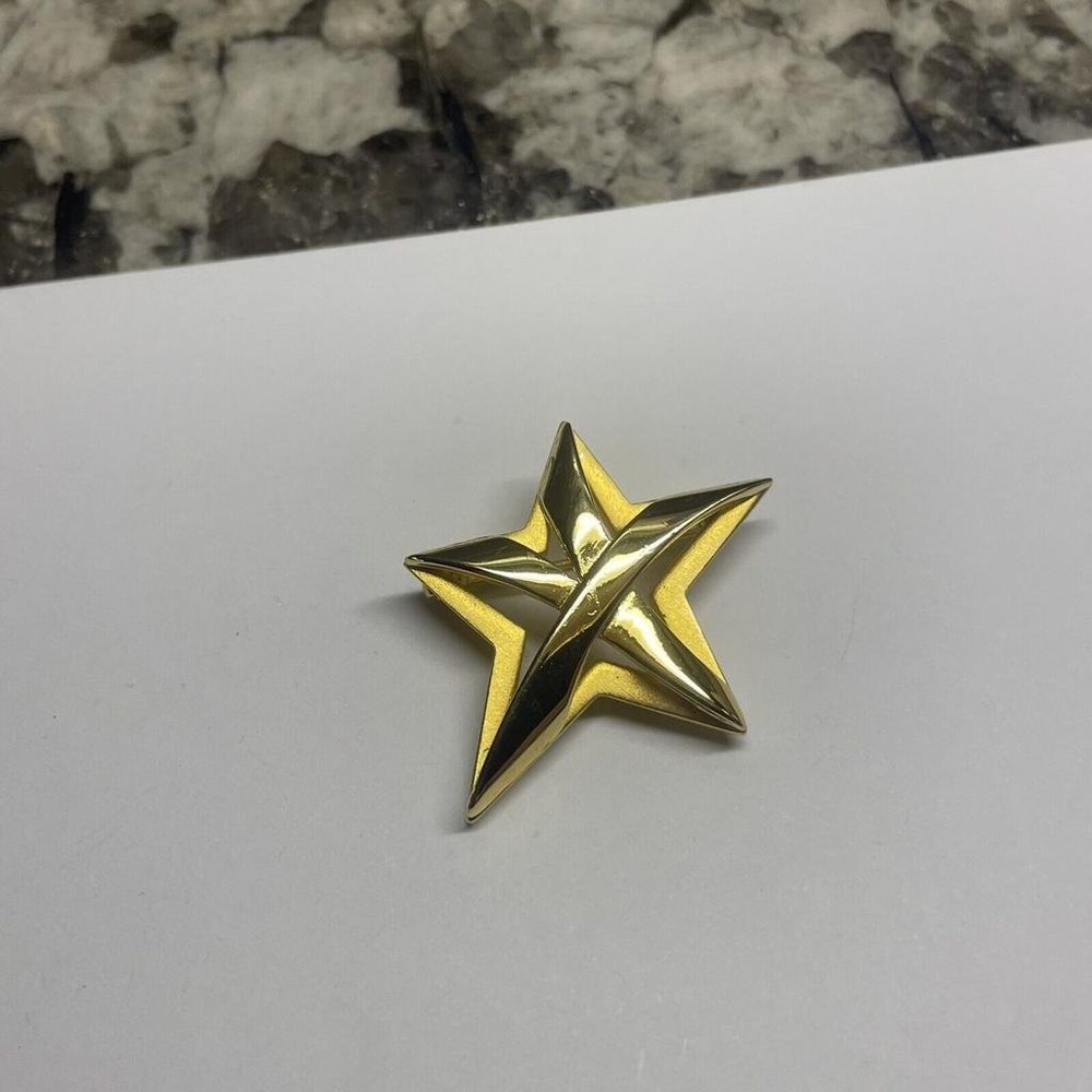 Vintage Signed VERO Brooch Pin Gold Tone Star Shape